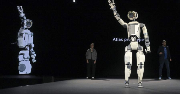 A tomeggyartas kapujaban a Hyundai emberszabasu robotja