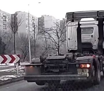 Beengedtek a teherautot a Szentendrei uton de a soforje megis odebblokott egy autot 360x315