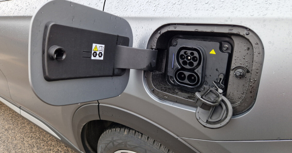 Egyre jobban raporognek a magyarok a hasznalt villanyautokra