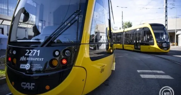 Forgalomba allt a 26  uj Caf villamos Budapesten