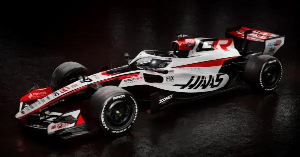 Forma 1 A Haas is bemutatta a versenyautoinak idei festeset