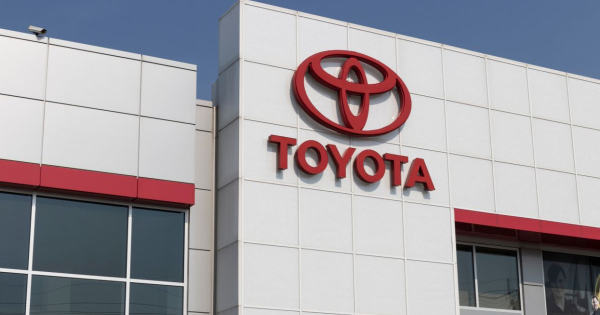 Hatalmas hiba a Toyotanal sorra hivjak vissza az autokat tobb tizezer jarmu erintett
