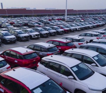Hihetetlen rekordok a hasznaltauto piacon szazeves Bugatti es 1050 loeros villanyauto tarolta le 2025 ot 360x315
