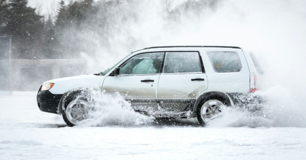 Jol sikerult a havon drifteles ossze is tort vele egy masik autot