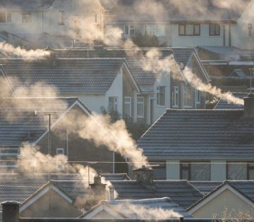 Kitiltottak az idos autokat Szarajevo belvarosabol 360x315