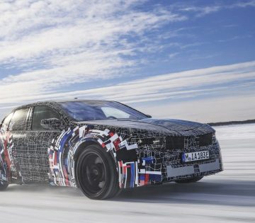 Negy motorral es hatalmas akkuval jonnek a BMW M villanyautoi 360x315