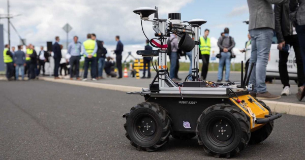 Robotjaror biztonsagi szemelyzet helyett A Sztaki elhozta a jovot