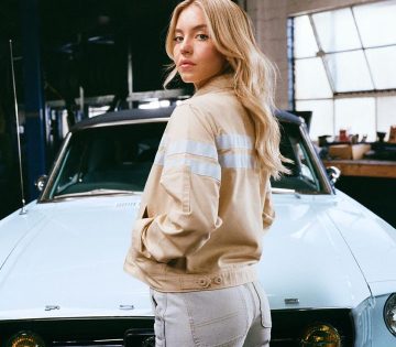Sydney Sweeney sajat maga szereli a Mustangjat 360x315