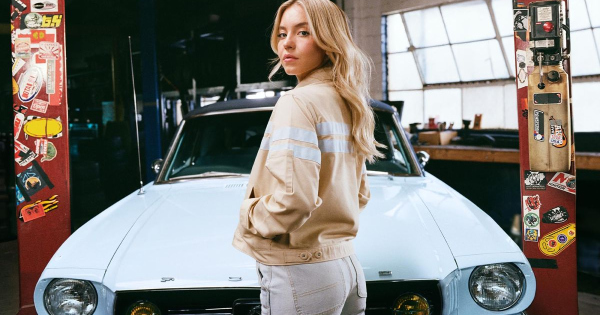 Sydney Sweeney sajat maga szereli a Mustangjat