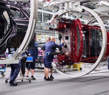 Az automatizalt regensburgi BMW gyar uj rekorddal lep a jovobe 360x315
