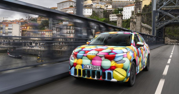 Ezzel lephetsz be a villanyautok vilagaba – Skoda Epiq vezetes