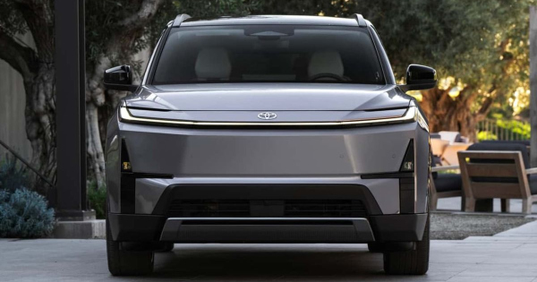 Hatalmas 7 uleses elektromos SUV ot mutatott be a Toyota