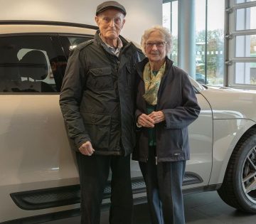 Hetvenedik hazassagi evfordulojukra vettek meg elso Porschejukat 360x315