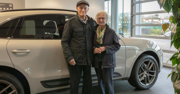 Hetvenedik hazassagi evfordulojukra vettek meg elso Porschejukat
