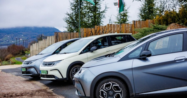 Rekordev utan folytatodik a ceges elektromos auto program
