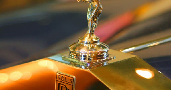 Reszveny visszavasarlas es emelt profitcel – Uj csucson a Rolls Royce