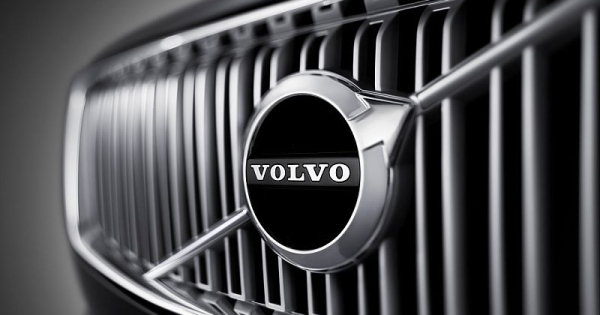 Valosaggal bezuhant a Volvo bevetele az ev vegere