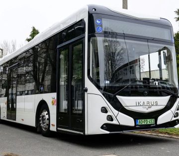 Elektromos Ikarus iskolabuszok szallitjak majd a gyerekeket Szekesfehervaron es Debrecenben 360x315