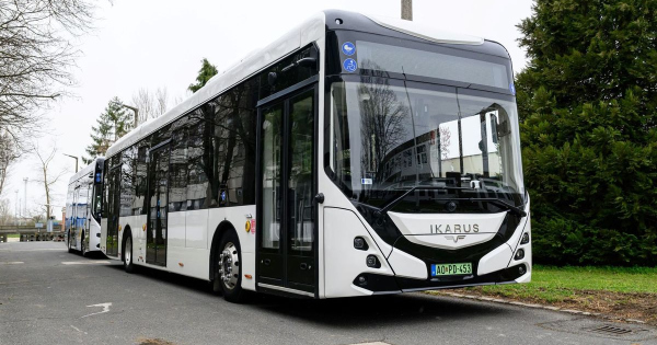 Elektromos Ikarus iskolabuszok szallitjak majd a gyerekeket Szekesfehervaron es Debrecenben