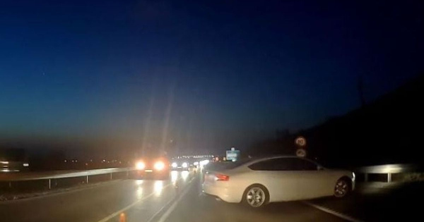 Kis hijan tomegbalesetet okozott az M1 es autopalyan megfordulo audis