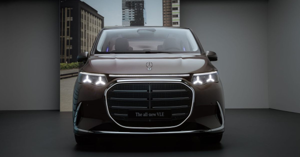 Luxuslimuzin egy kisbusz testeben bemutatkozott a Mercedes Benz VLE