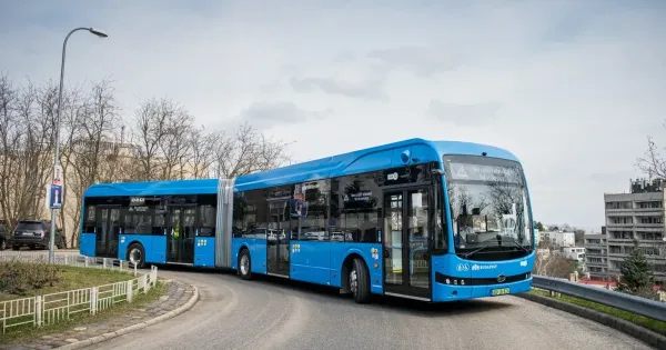 Mar tesztelik az elektromos csuklos buszokat Budapesten