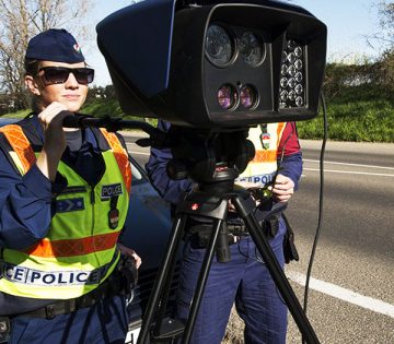 Szemkapraztato birsagosszeget mutat a rendorseg 360x315