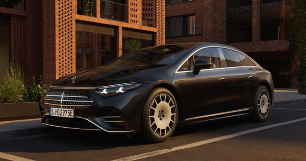 926 kilometeres hatotavval es sci fi kormannyal itt a megujult Mercedes Benz Eqs
