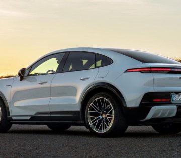 A 911 es sziluettjevel megerkezett az elektromos Porsche Cayenne Coupe 360x315