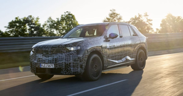 A Bmw iX5 vadonatuj hidrogentankjaval mar 750 kilometeres a hatotav