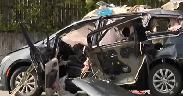 Egy no ragyujtott cafatokra robbant az autoja