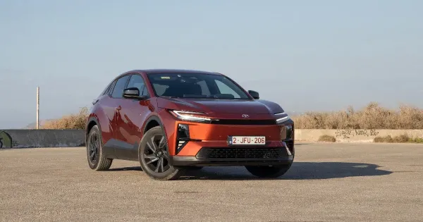 Ilyen amikor a Toyota elkezdi komolyan venni a villanyautozast