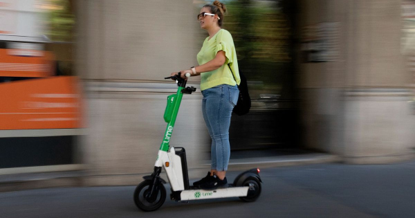 Iranyjelzokkel kell felszerelni az elektromos rollereket Ausztriaban