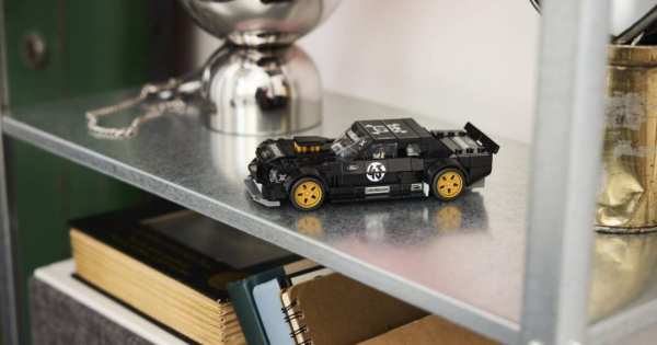 Ken Block emleket orzi ezzel a Mustanggal a Lego