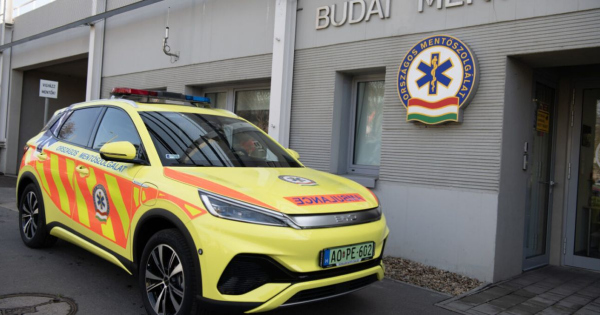 Kinai elektromos mentoautok alltak szolgalatba