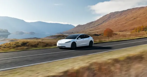 Megvan az elso EU s engedely zold utat kapott a Tesla onvezeto rendszere Hollandiaban