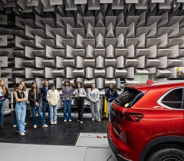 Nem csak fiuk jatszotere lanyok hoditjak meg az autoipart 360x315