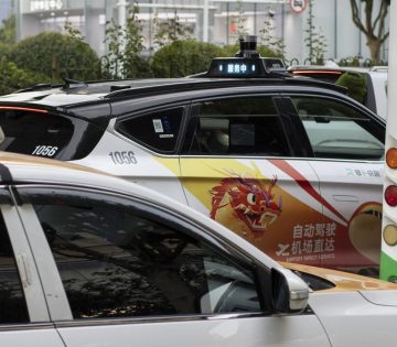 Rendszerhiba miatt allt le a robottaxi forgalom Vuhanban 360x315