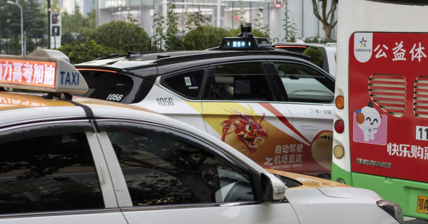 Rendszerhiba miatt allt le a robottaxi forgalom Vuhanban