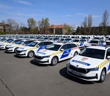 Tobb szaz uj autot vett a rendorseg 360x315