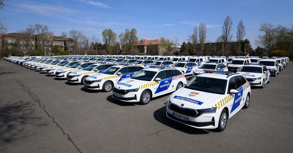 Tobb szaz uj autot vett a rendorseg