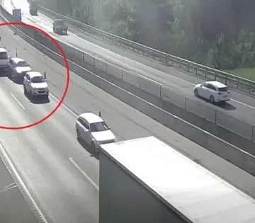 Video savot valtott a kamion meterekkel mogotte 3 auto tort ossze 360x315