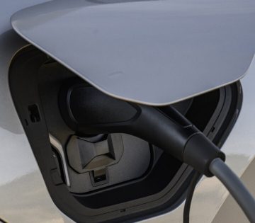 Zuhan a hasznalt villanyautok ara a hazai piacon 360x315