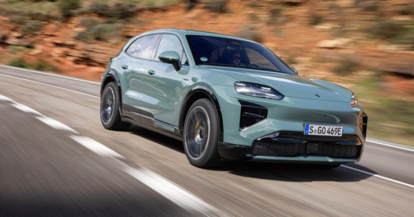 1156 loerot visz az utra – kiprobaltuk a Porsche Cayenne Turbo Electricet