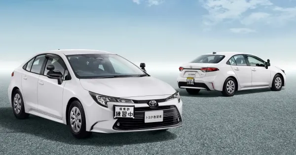 A kezi valto tuleli – oktatoautokent tert vissza a manualis Toyota Corolla