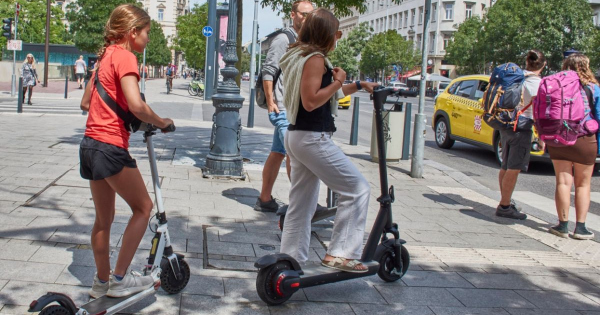Betelt a pohar kitiltottak az elektromos rollereket a belvarosbol hamarosan indul a buntetesosztas