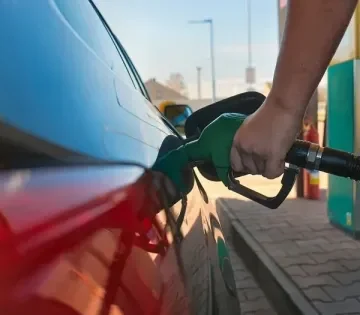 Kiszamoltak hosszu tavon az autosok es az adofizetok veszitenek a bankok nyernek a vedett uzemanyagarakon 360x315