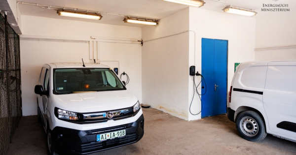 Tobb mint duplajara nott az elektromos autok forgalomba helyezese aprilisban