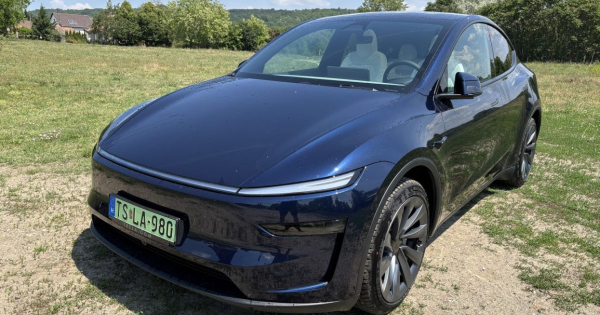 Zsenialis vagy teljes zsakutca Teszten a nagycsaladosok Teslaja ezt kinalja 23 millioert Elon Musk