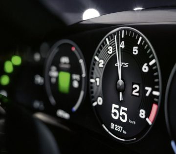 1000 euros nosztalgia virtualis valtot es motorhangot kap az elektromos Porsche 360x315